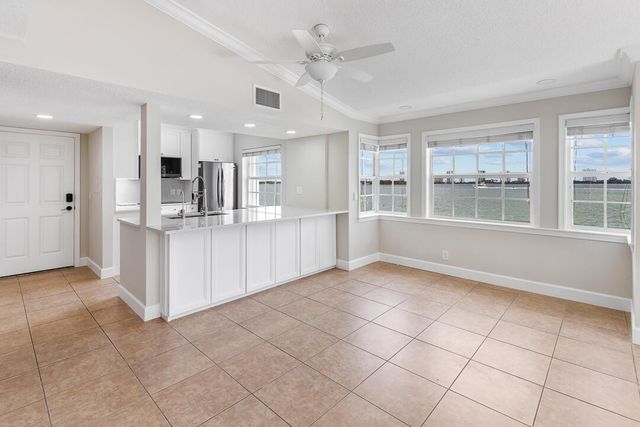 1060 Lake Shore Drive 201, West Palm Beach, FL 33403
