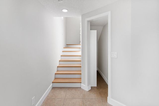 1060 Lake Shore Drive 201, West Palm Beach, FL 33403