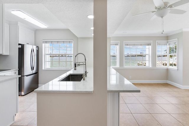 1060 Lake Shore Drive 201, West Palm Beach, FL 33403