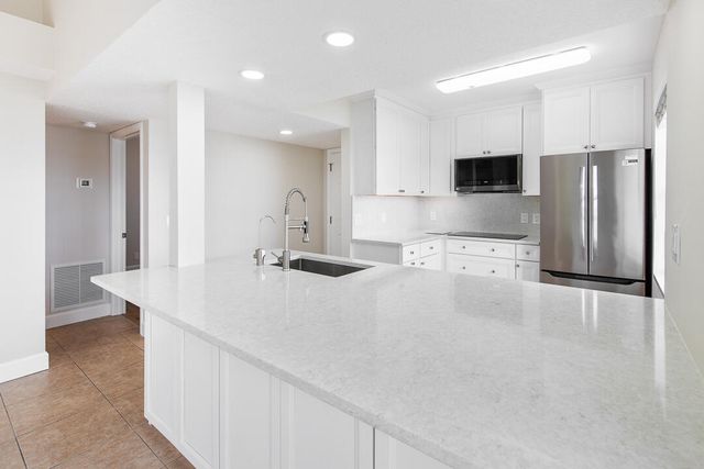 1060 Lake Shore Drive 201, West Palm Beach, FL 33403