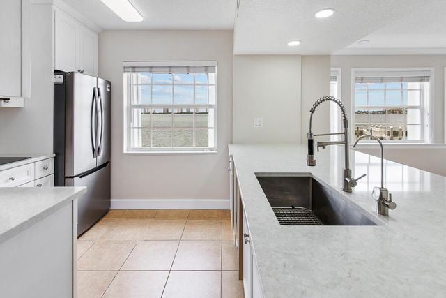 1060 Lake Shore Drive 201, West Palm Beach, FL 33403