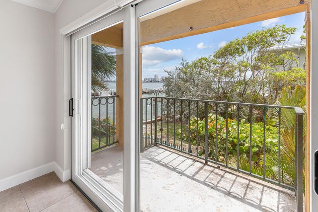 1060 Lake Shore Drive 201, West Palm Beach, FL 33403