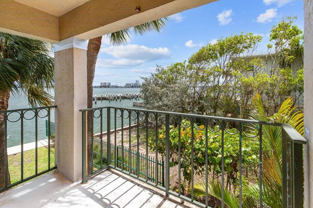 1060 Lake Shore Drive 201, West Palm Beach, FL 33403