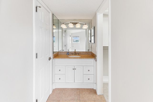 1060 Lake Shore Drive 201, West Palm Beach, FL 33403