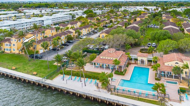 1060 Lake Shore Drive 201, West Palm Beach, FL 33403