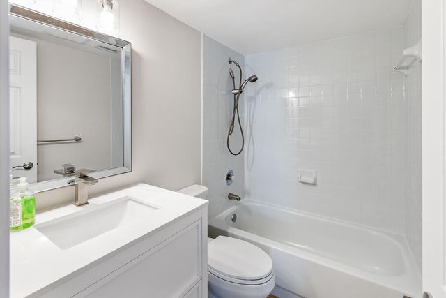 1060 Lake Shore Drive 201, West Palm Beach, FL 33403