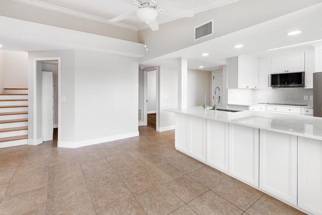 1060 Lake Shore Drive 201, West Palm Beach, FL 33403