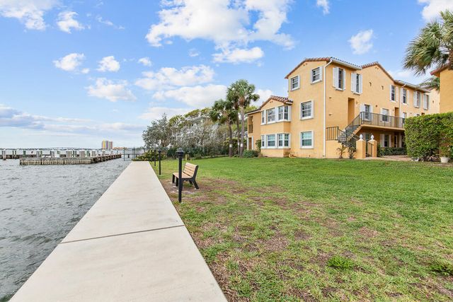 1060 Lake Shore Drive 201, West Palm Beach, FL 33403