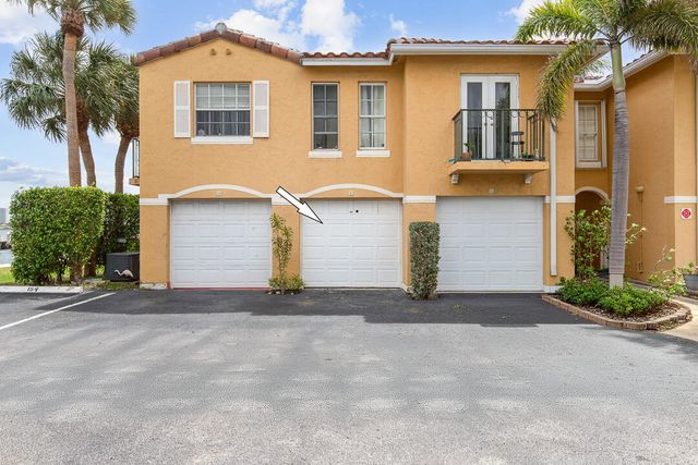 1060 Lake Shore Drive 201, West Palm Beach, FL 33403