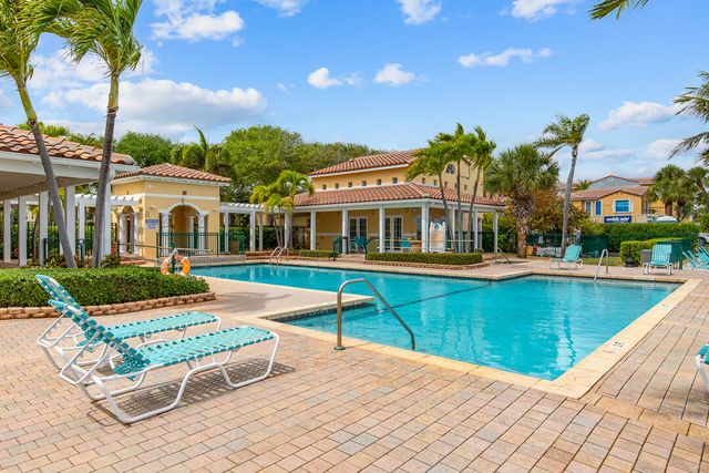 1060 Lake Shore Drive 201, West Palm Beach, FL 33403