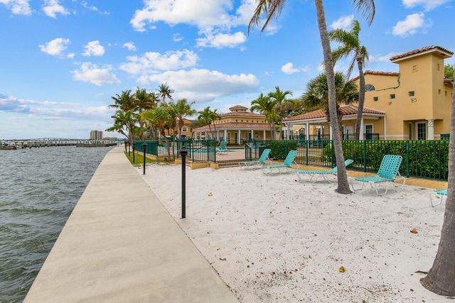 1060 Lake Shore Drive 201, West Palm Beach, FL 33403