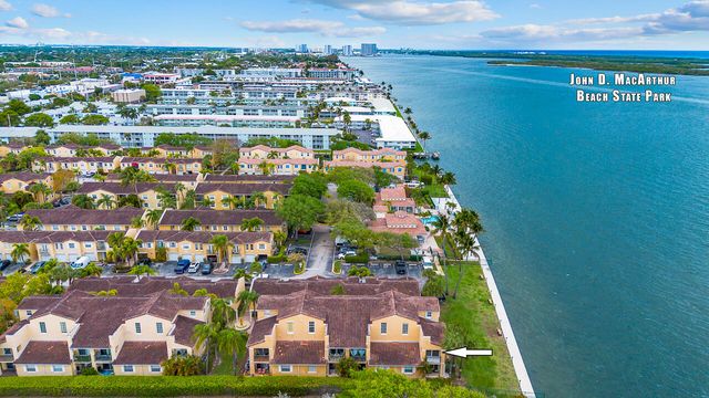 1060 Lake Shore Drive 201, West Palm Beach, FL 33403