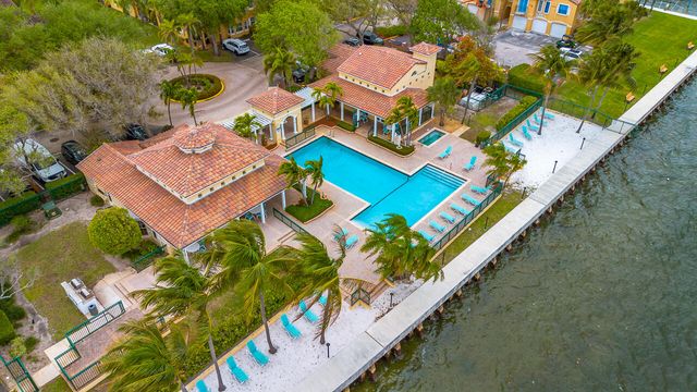 1060 Lake Shore Drive 201, West Palm Beach, FL 33403