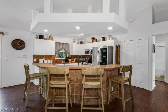 4105 2nd AVE NE, Naples, FL 34120