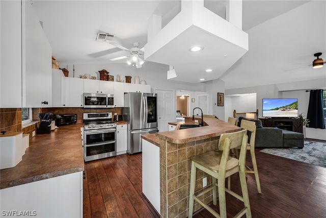 4105 2nd AVE NE, Naples, FL 34120