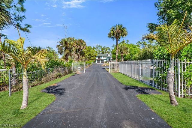 4105 2nd AVE NE, Naples, FL 34120