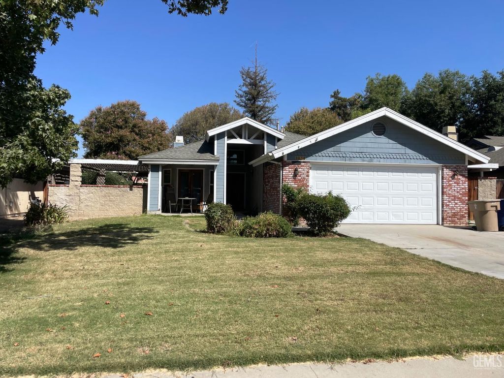 8816 Gleeson Court, Bakersfield, CA 93311