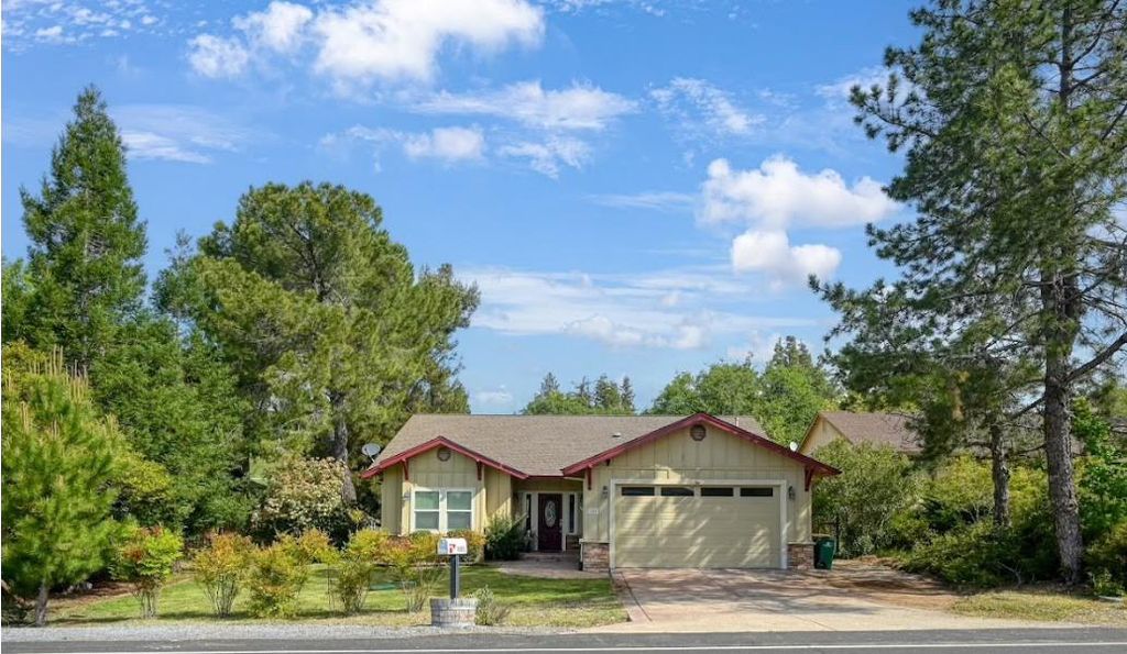 1685 American River Trl, Cool, CA 95614