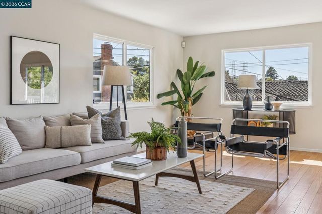 1016 Norwood Ave, Oakland, CA 94610