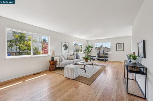 1016 Norwood Ave, Oakland, CA 94610