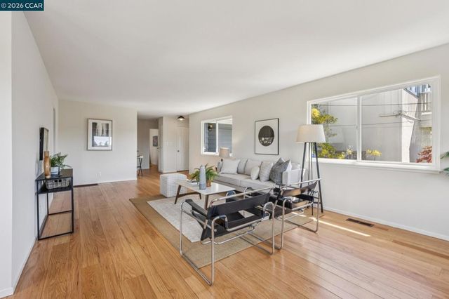 1016 Norwood Ave, Oakland, CA 94610