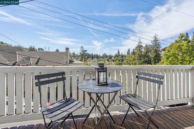 1016 Norwood Ave, Oakland, CA 94610