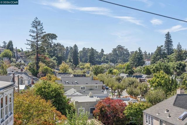 1016 Norwood Ave, Oakland, CA 94610