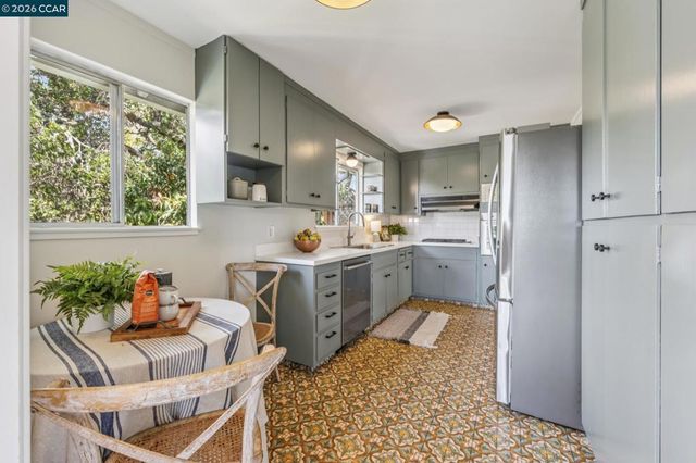 1016 Norwood Ave, Oakland, CA 94610