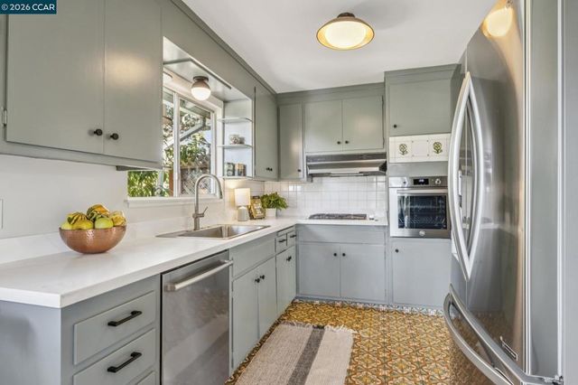 1016 Norwood Ave, Oakland, CA 94610
