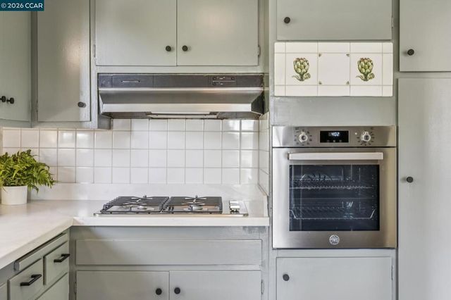 1016 Norwood Ave, Oakland, CA 94610