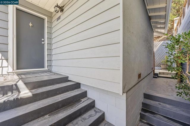 1016 Norwood Ave, Oakland, CA 94610