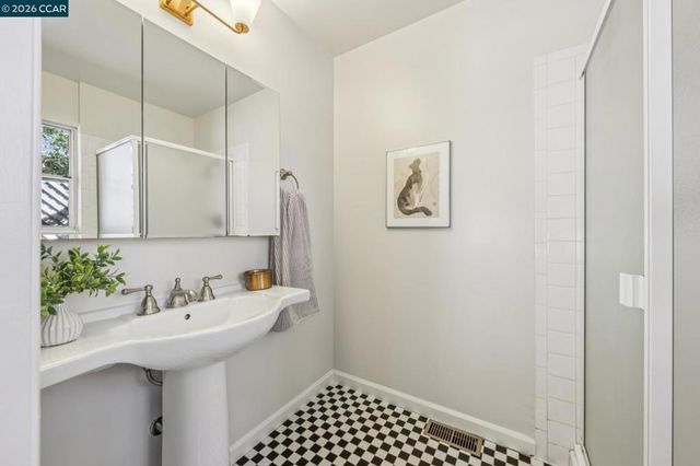 1016 Norwood Ave, Oakland, CA 94610