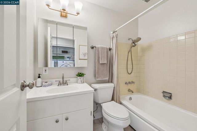 1016 Norwood Ave, Oakland, CA 94610
