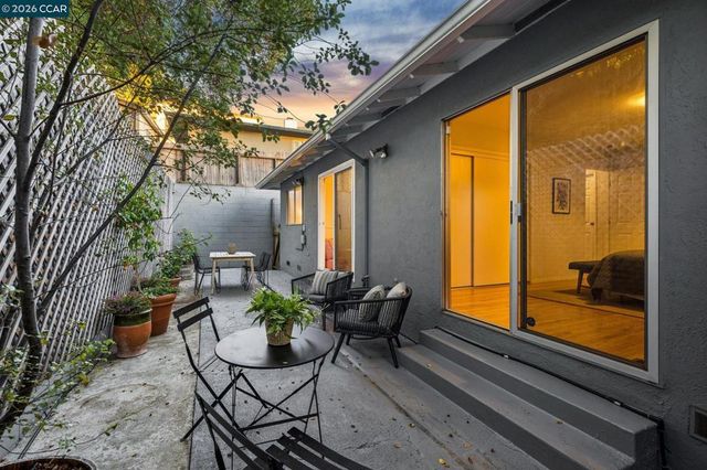 1016 Norwood Ave, Oakland, CA 94610