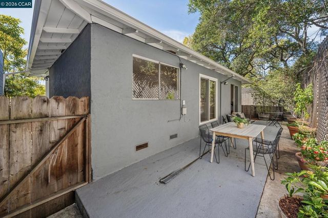 1016 Norwood Ave, Oakland, CA 94610