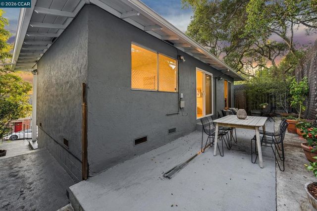 1016 Norwood Ave, Oakland, CA 94610