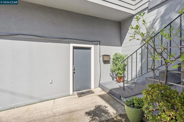 1016 Norwood Ave, Oakland, CA 94610
