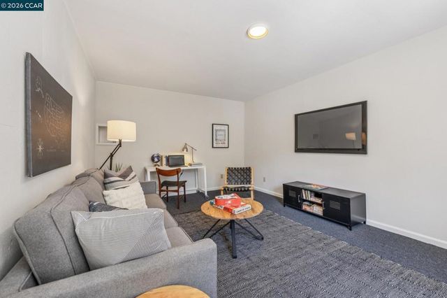 1016 Norwood Ave, Oakland, CA 94610