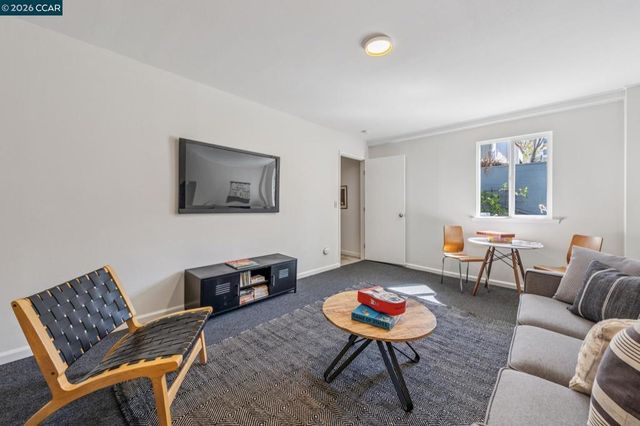 1016 Norwood Ave, Oakland, CA 94610
