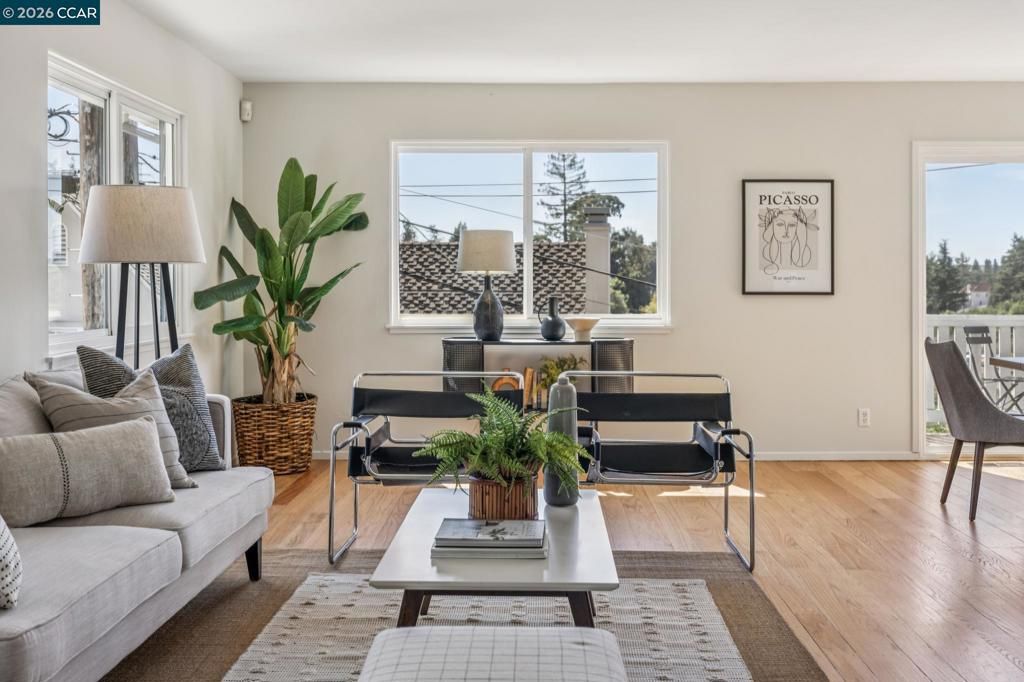 1016 Norwood Ave, Oakland, CA 94610