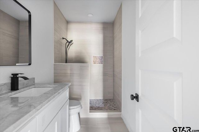 3024 FRANKSTON HWY, Tyler, TX 75701