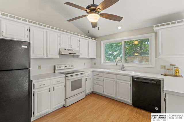 13569 Berry Circle, Omaha, NE 68135