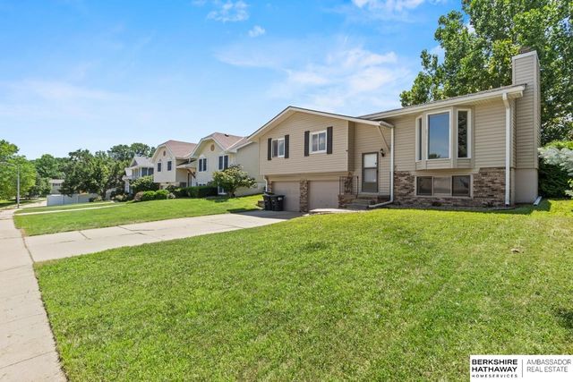 13569 Berry Circle, Omaha, NE 68135
