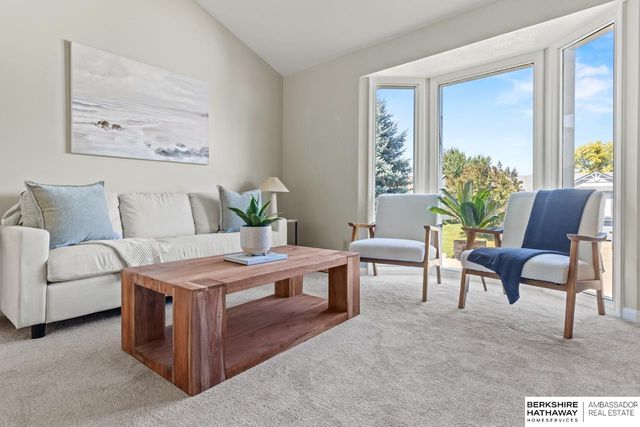 13569 Berry Circle, Omaha, NE 68135