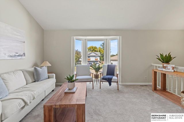 13569 Berry Circle, Omaha, NE 68135