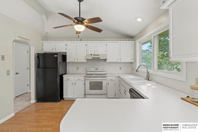 13569 Berry Circle, Omaha, NE 68135