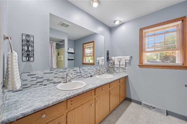 366 Westview Avenue, Hubbard, OH 44425