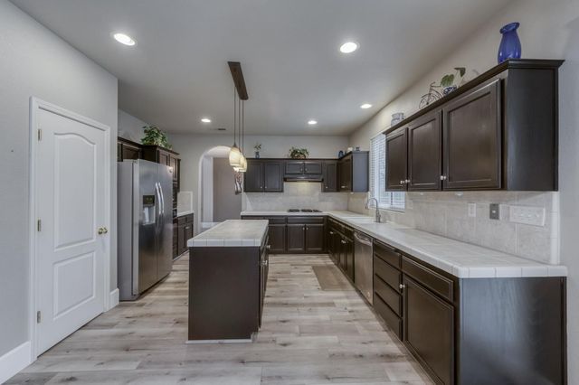 1822 N Magnolia, Clovis, CA 93619