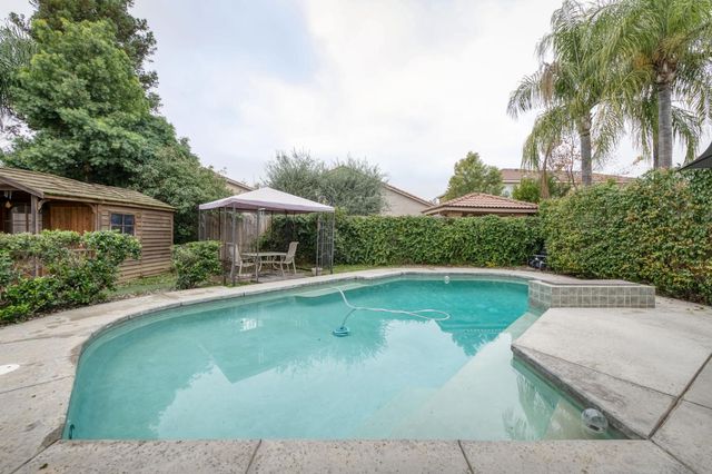 1822 N Magnolia, Clovis, CA 93619