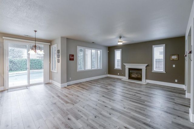 1822 N Magnolia, Clovis, CA 93619